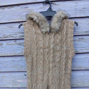 Women's size medium FANG zip up sleeveless sweater with faux fur lined hood